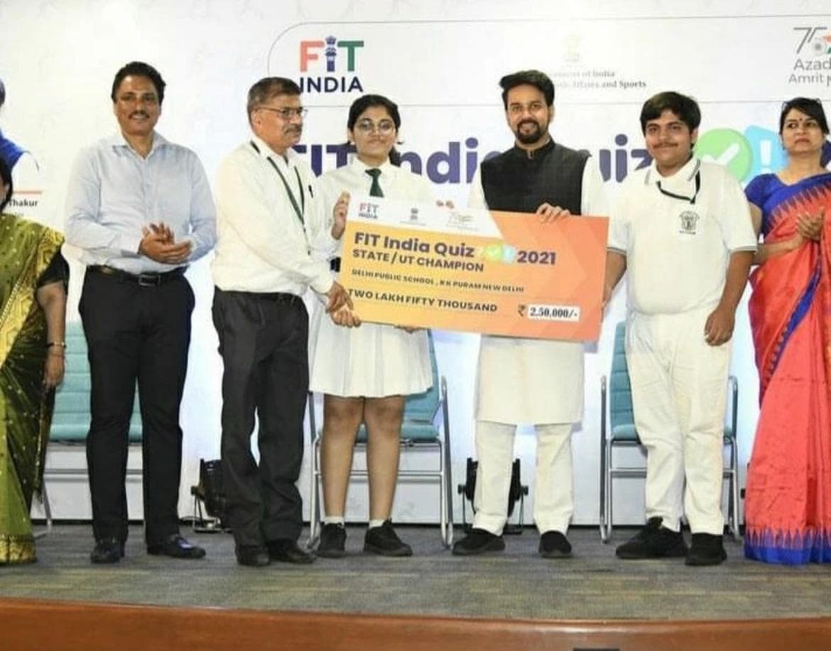 Manas Sood receiving national recognition from a Union Minister, Government of India